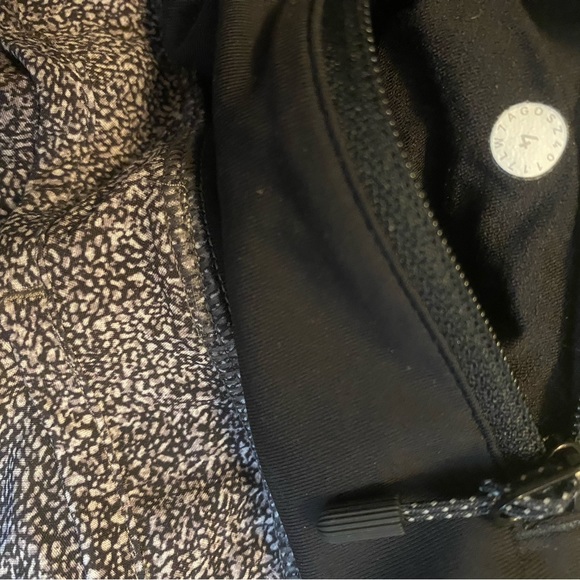 Lululemon shorts size 4 black, gray, white - Picture 5 of 6